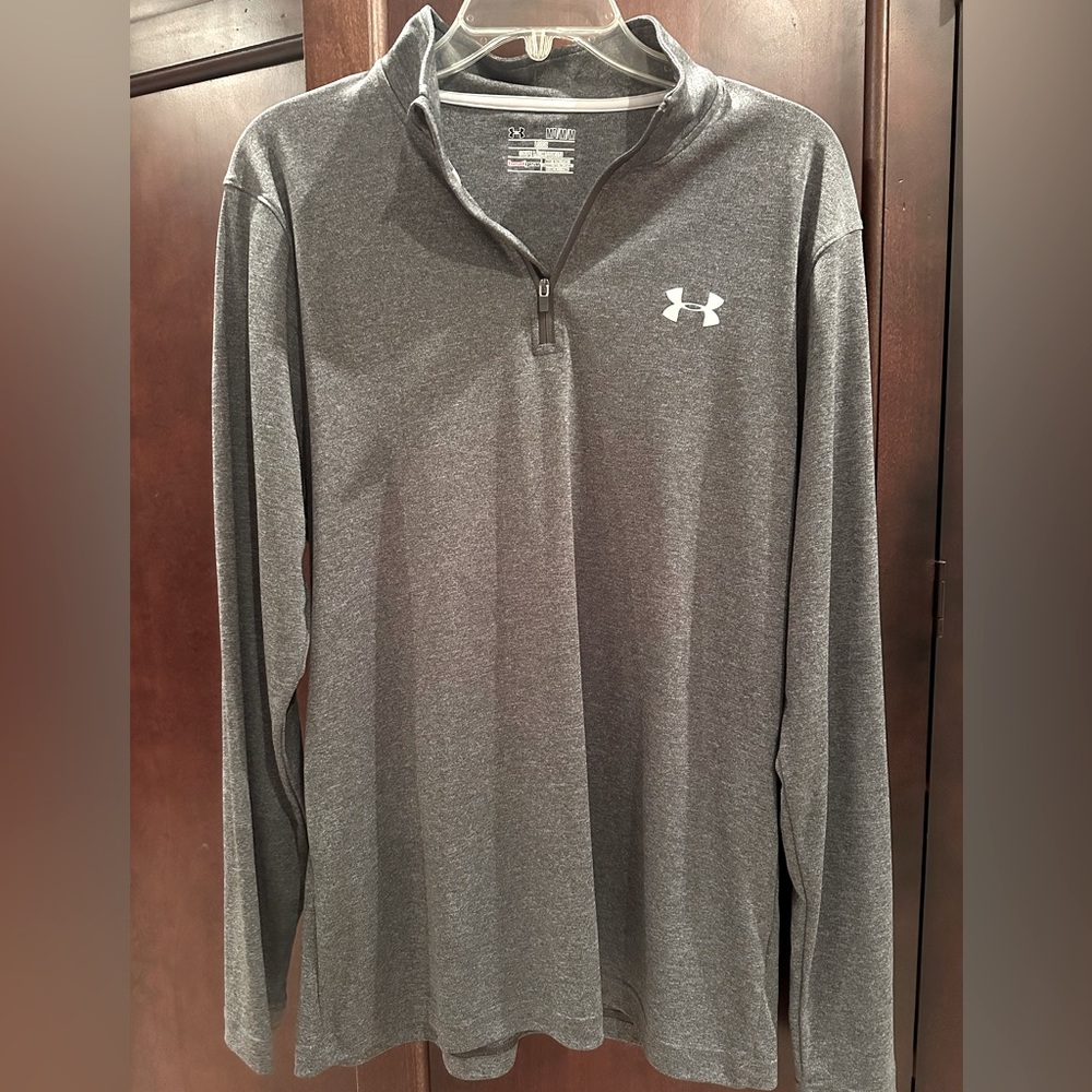 Under Armour men’s grey size medium quarter zip pullover
